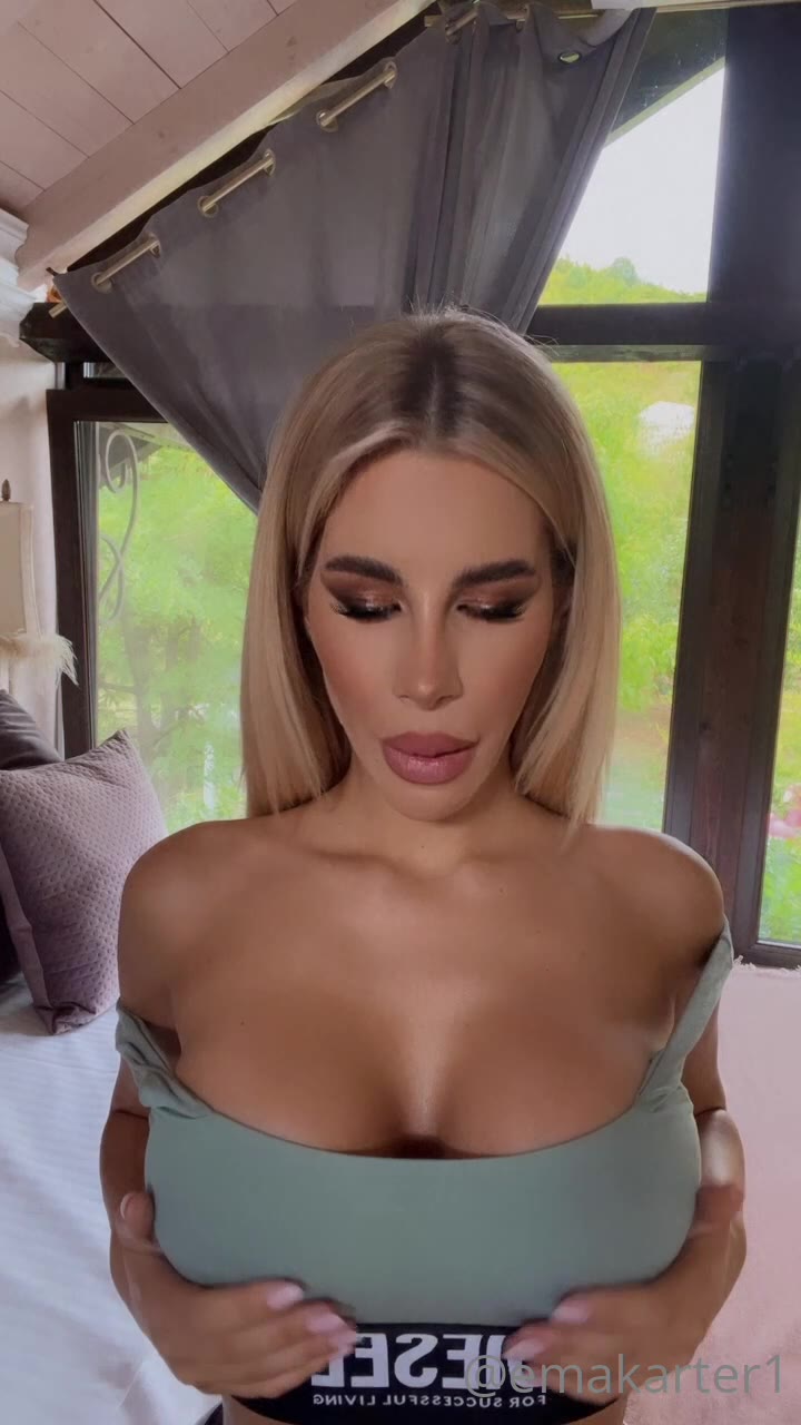 gold-digger Dripping Ema Karter nsfw