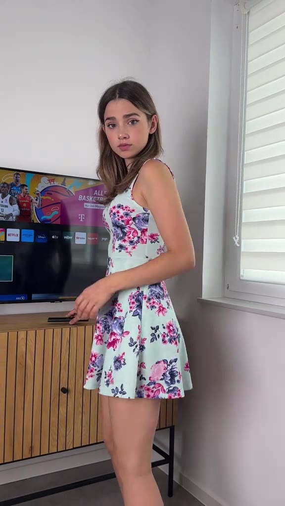 Sensational babe Sophie Leaked Video