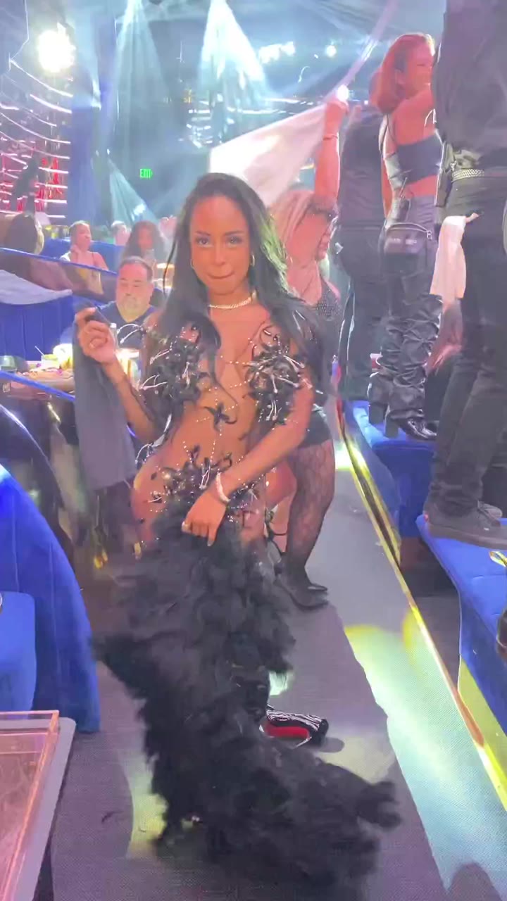 Qimmah Russo nude boobs  Clip