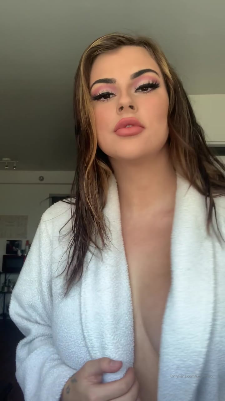 Exposed his Kenna Vita simpcity