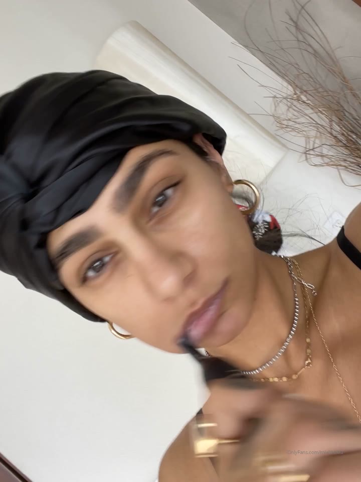 spooky Mia Khalifa sexy