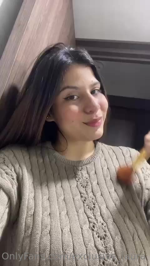 Exposed Laura Cookie bg