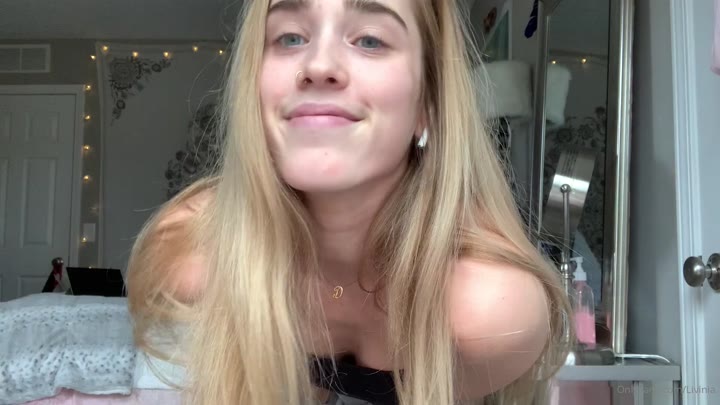 Livinia Roberts face