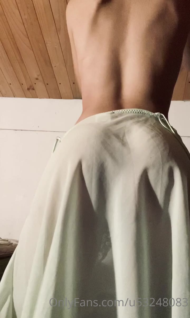 bab Keychicaiza masturbating