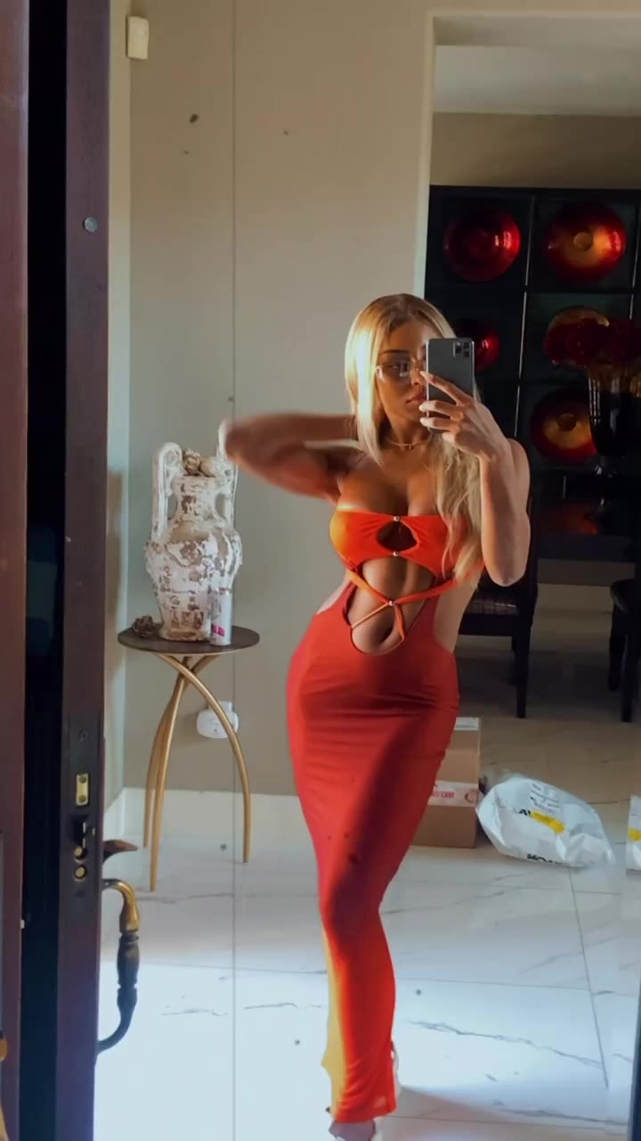 Qimmah Russo face  FullVID