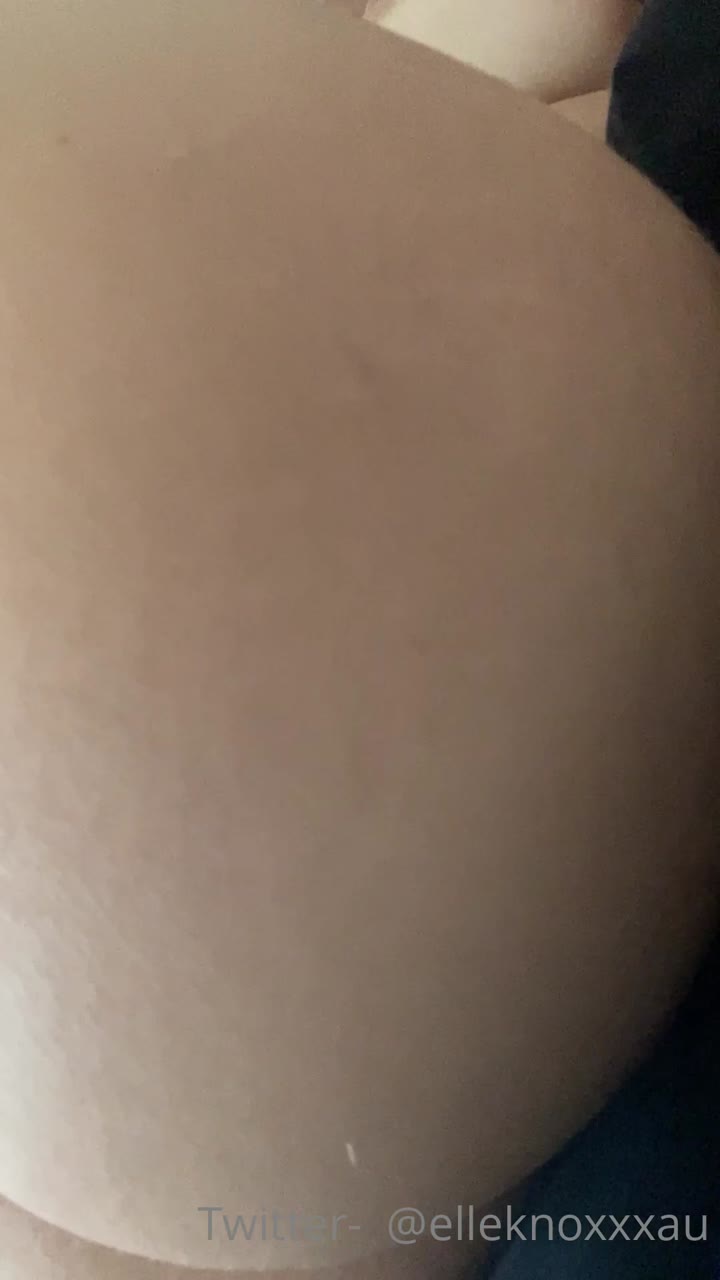 Elle Knox nude tits Exposed