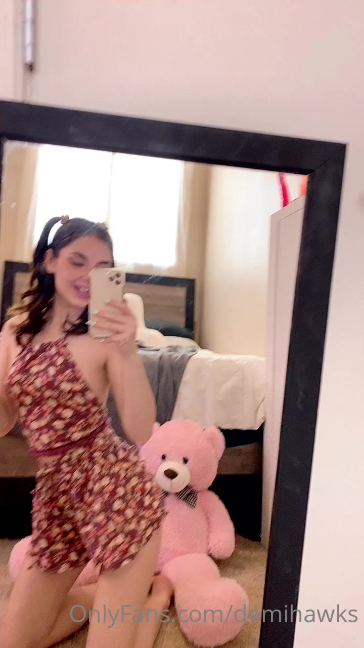 Epic cute Demi Hawks boobs