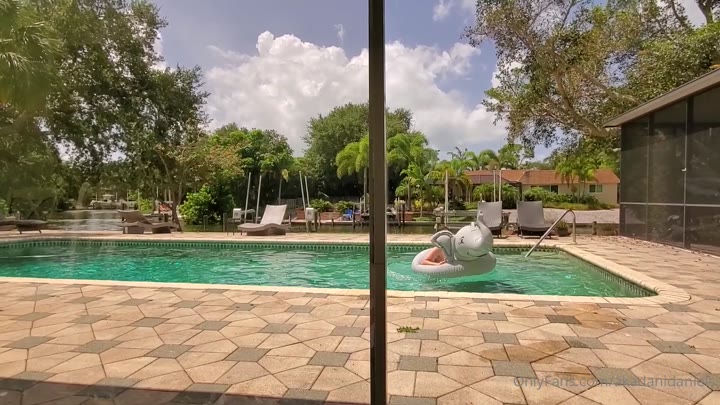 Exposed curvaceous Dani Daniels Leak exposed