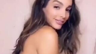 Exposed fleshy Lyna Perez dildo