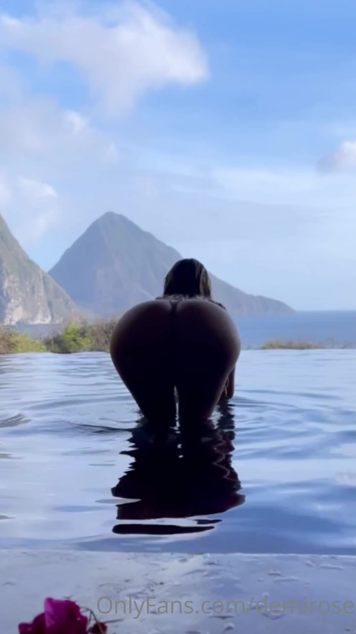 harpy Sweating Demi Rose leaks