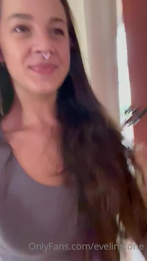 Sensational slutty hoe Babe Evelin Stone blowjob