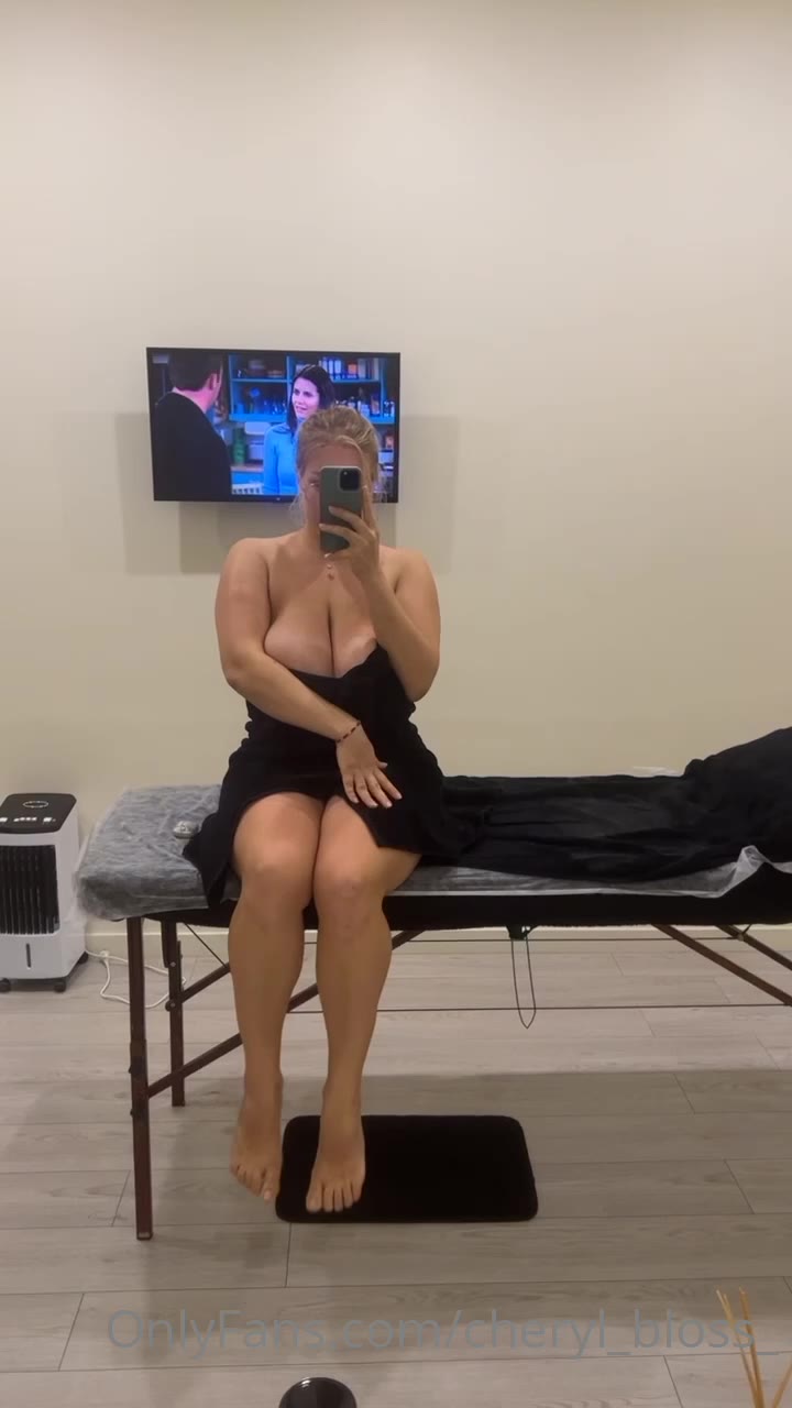 hot girl Dripping cumslut Cheryl Blossom tits