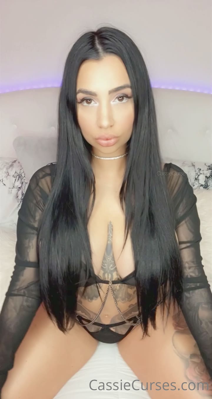 Babe Dripping thick Cassie Curses Onlyfans Leaks