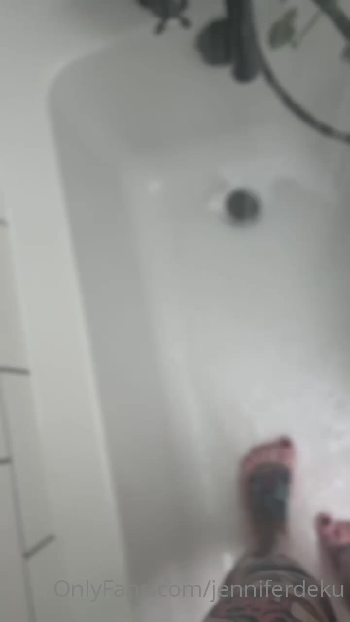 attractive Sweating Small ass Jennifer Deku pic leaks