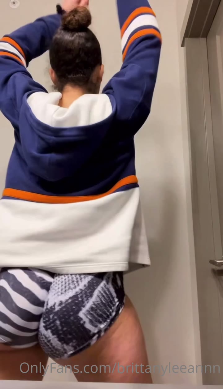 Confident  sucking cumslut Brittany LeeAnn solo