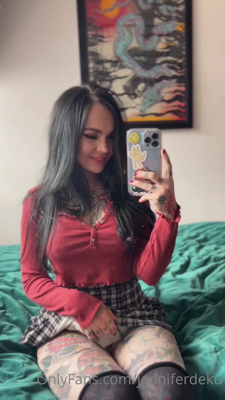 Resolute White Jennifer Deku cams