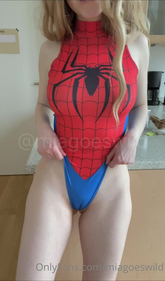 teen slut Miagoeswild nude boobs Epic