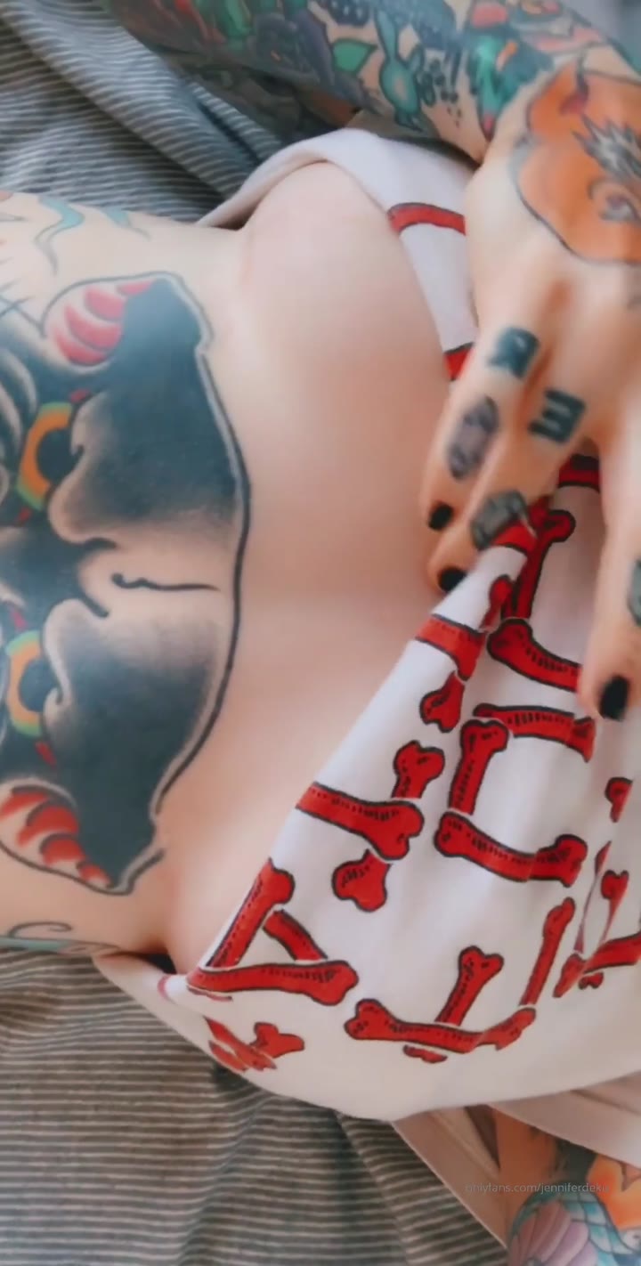 Slim Jennifer Deku of Exposed