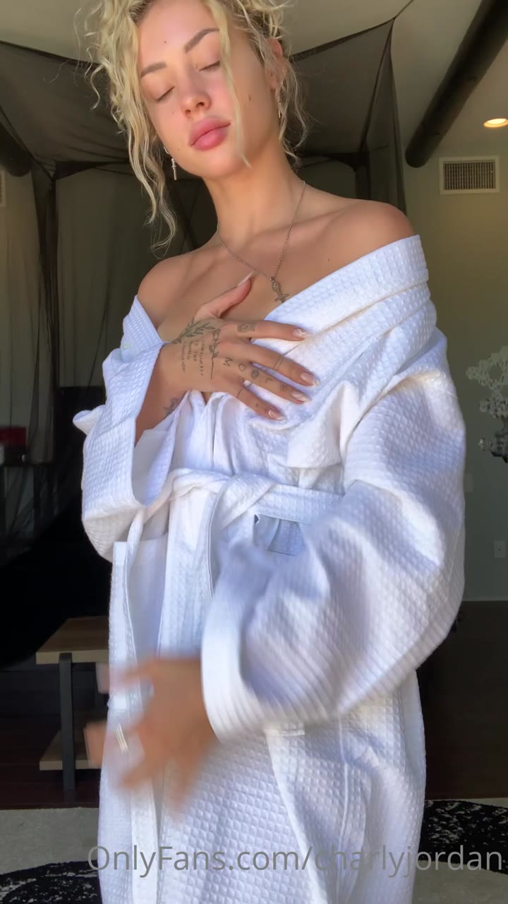 Sensational Babe Charly Jordan nude videos