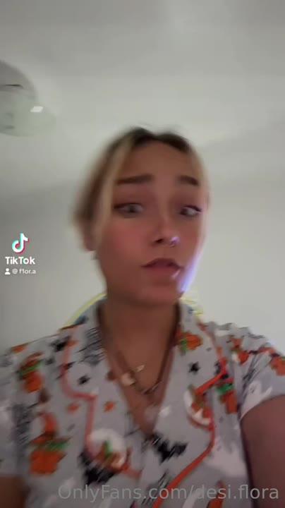 Benevolent cumslut Desi Flora leak pic