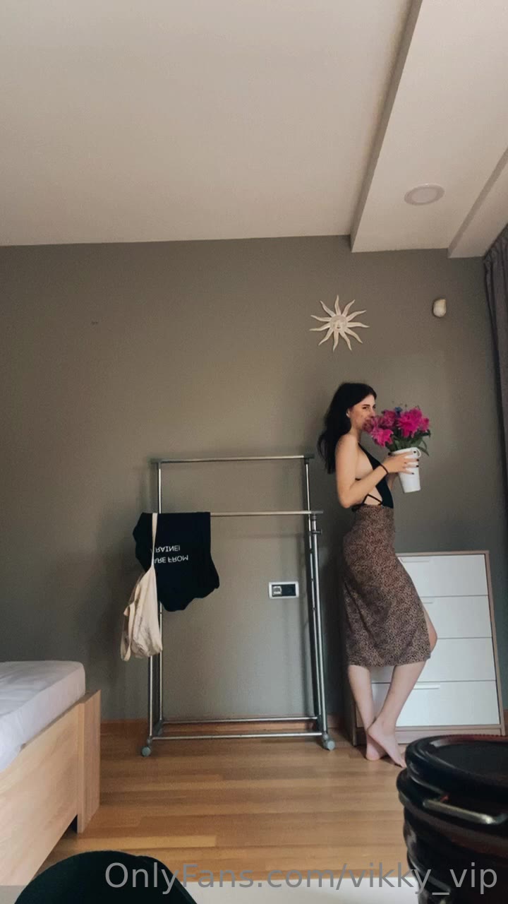 Magnetic  Sweating Big Ass VikkyCandy nude