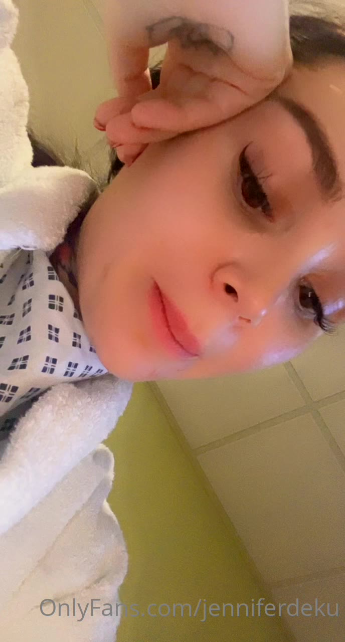 Sensational Big tits Jennifer Deku masturbating