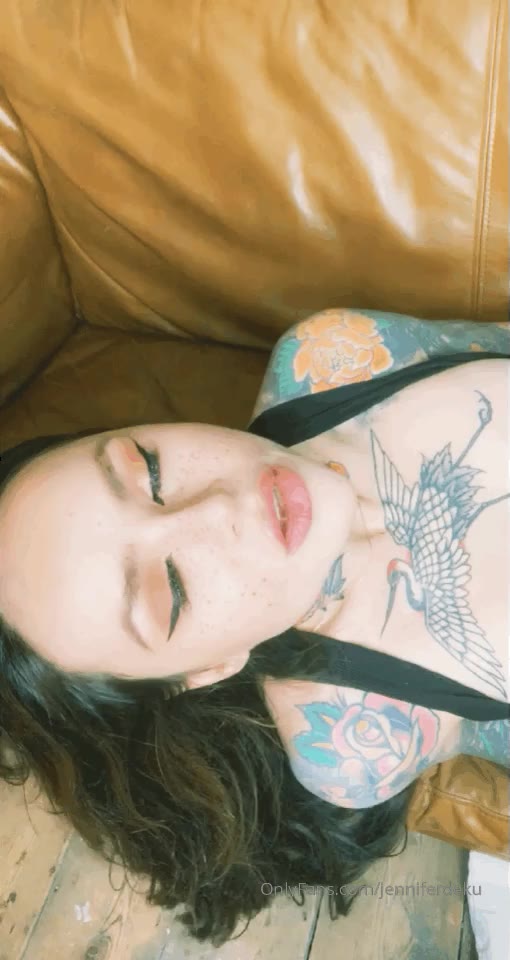 Slim Jennifer Deku sexy pic Sensational