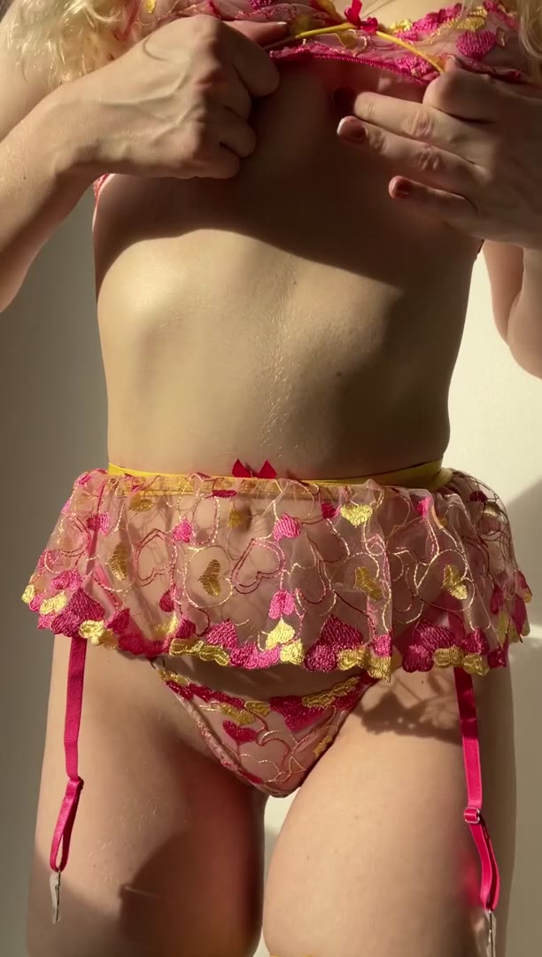 Big tits Lizzy Vixxen leaks EXPOSED