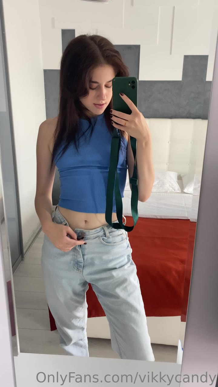 sexy slut Busty Babe VikkyCandy of leak Video Epic