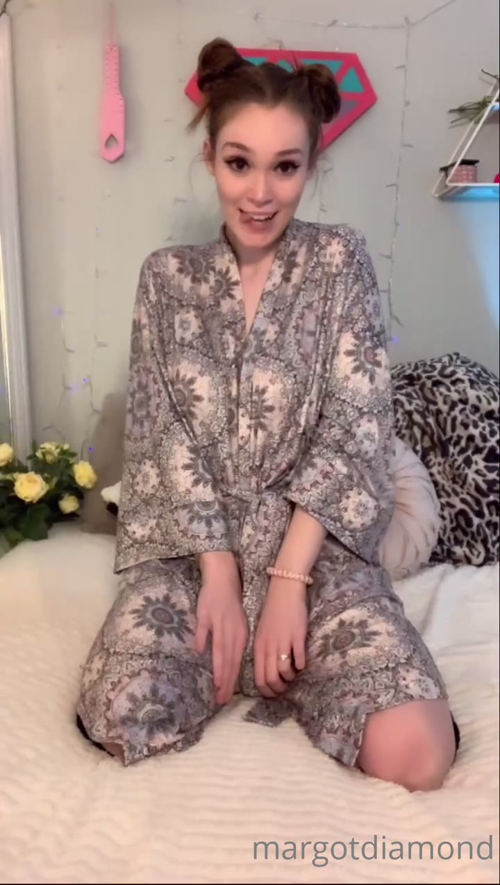 Slut Margot Diamond fap