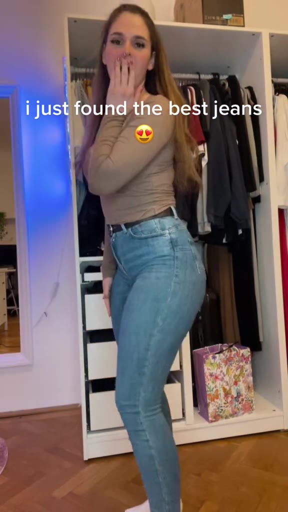 sexy slut sucking slut Baby Maryam nude pic