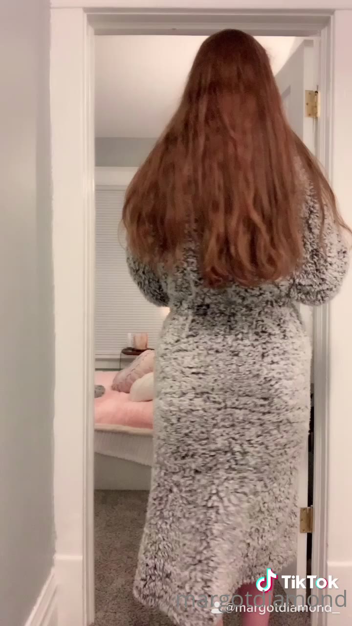 Caucasian Margot Diamond boobs