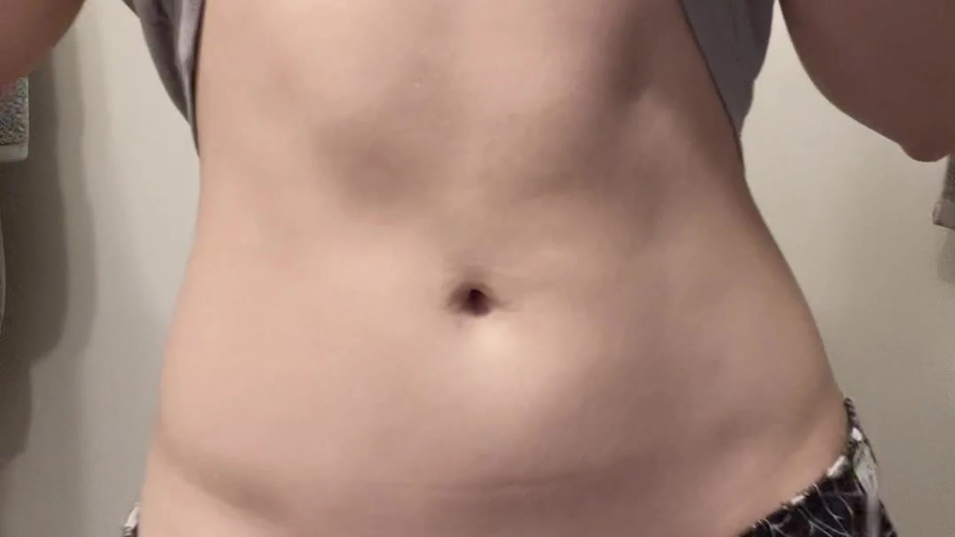 pretty asian womanwearingred onlyfans leak