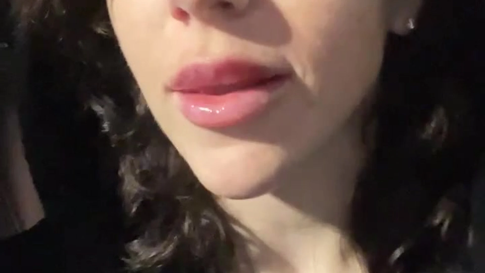 Confident  Sweating slutty Mama Fiona camgirl