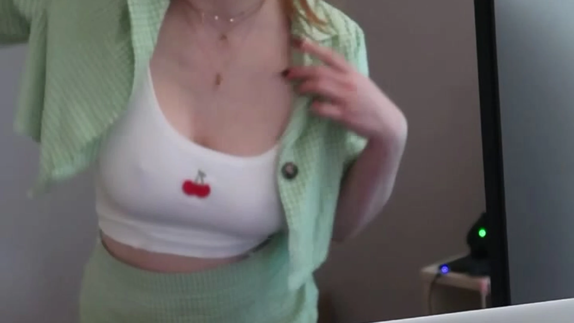 BABE sucking big boobs Imogen Lucie nude pic