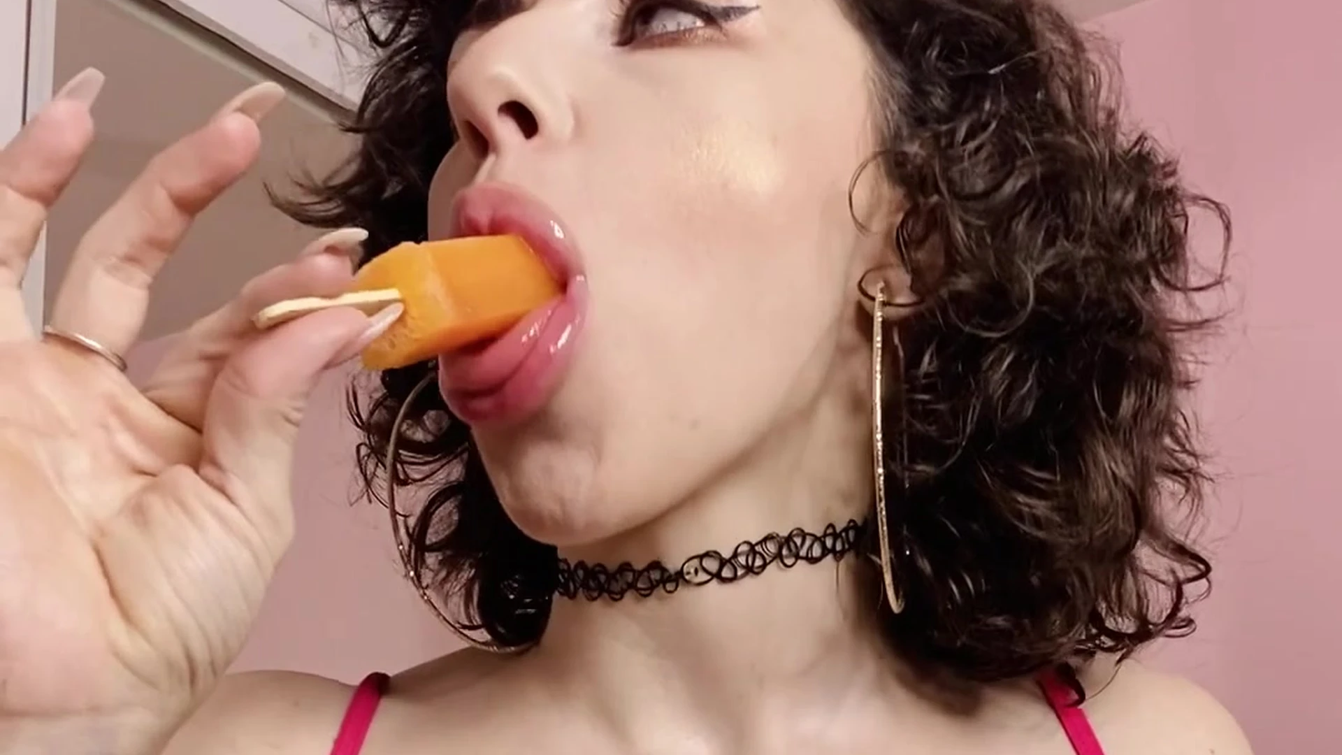 dirty petite Mama Fiona face