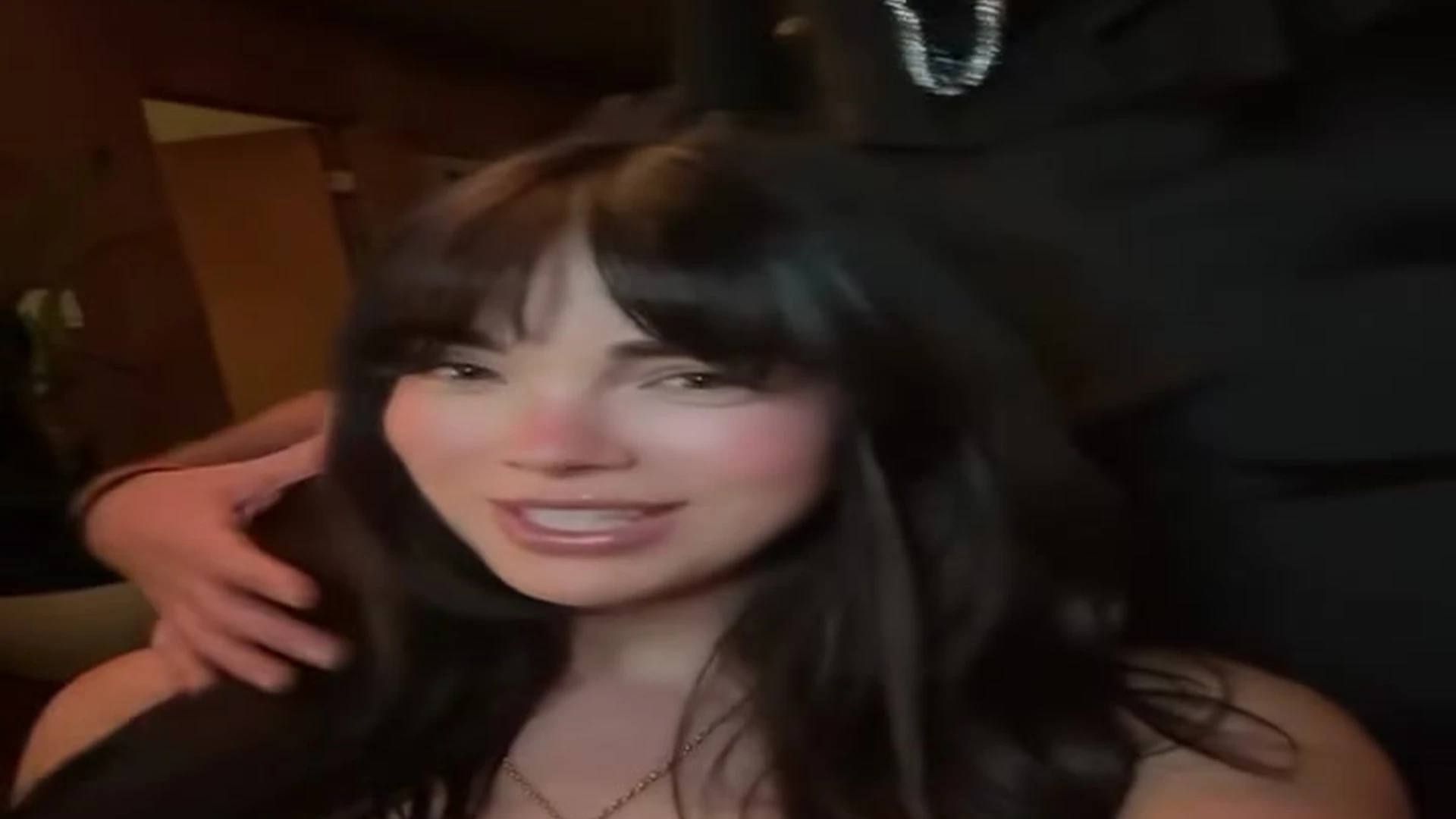 hottie sucking Brunette sal munoz camgirl