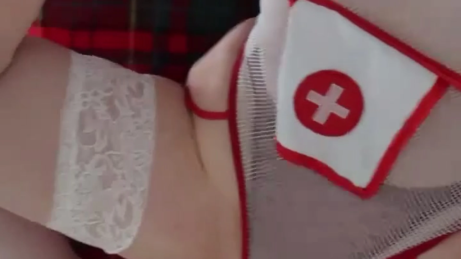 brunette Imogen Lucie masturbating