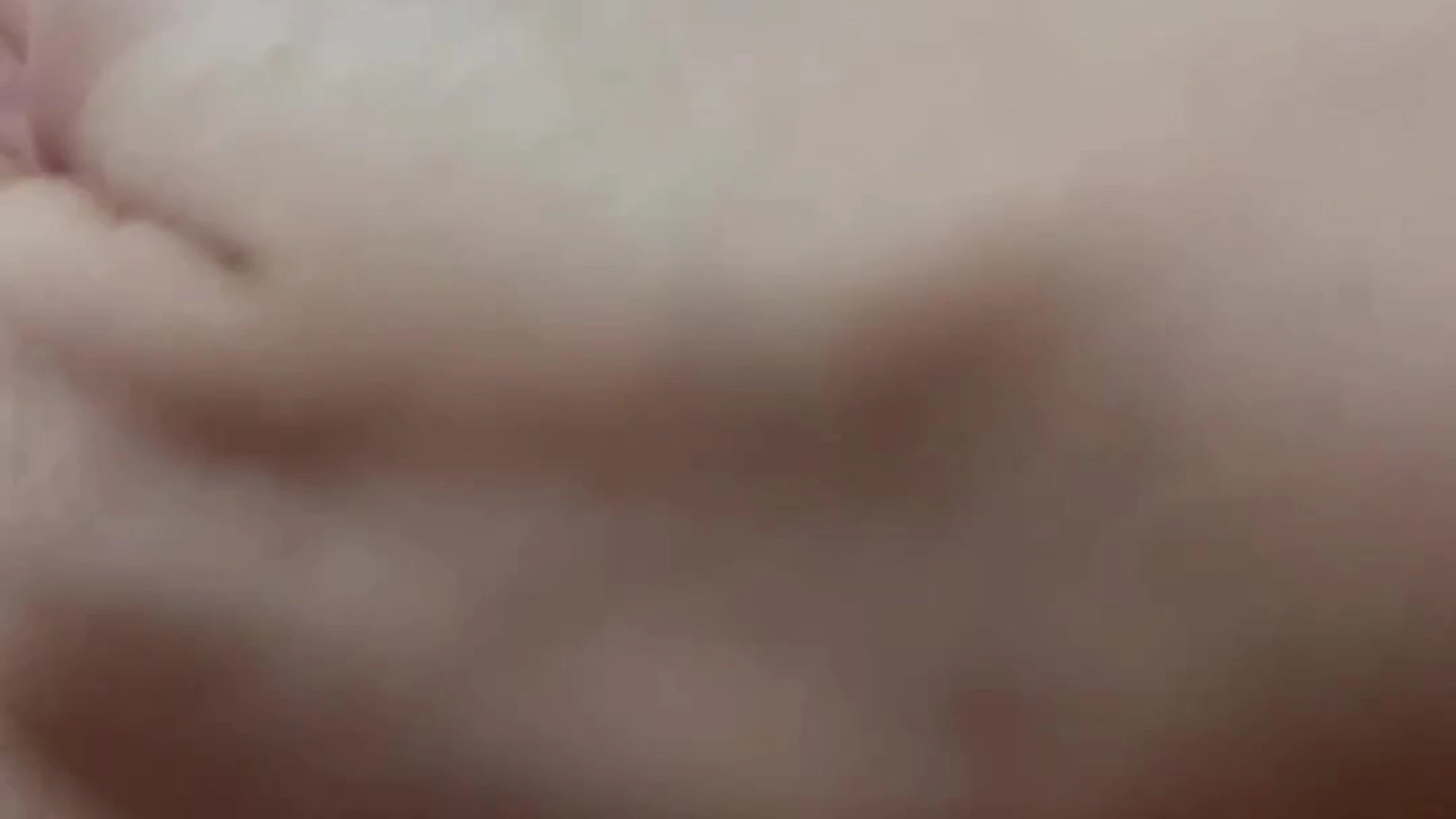 Skilled sucking petite Mama Fiona pussy