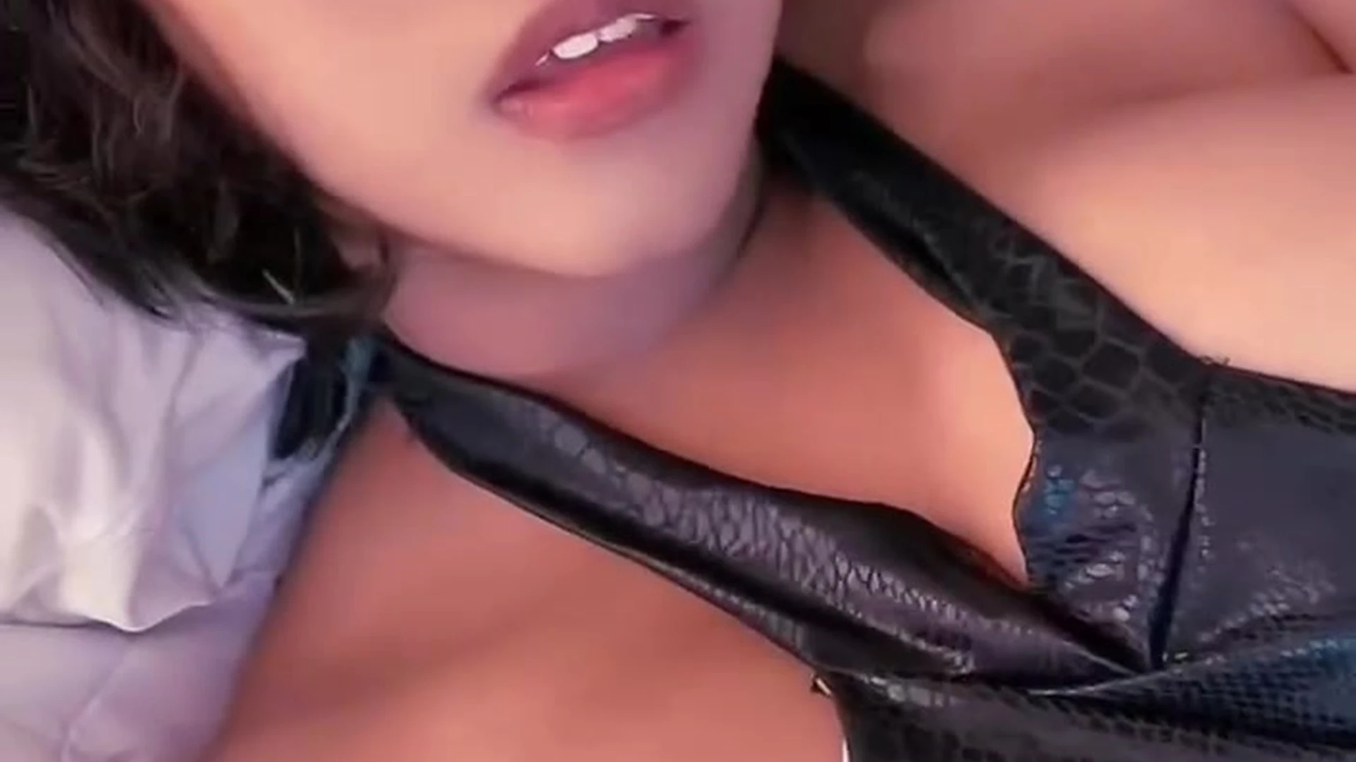 OF GIRL sucking natural tits Uniquesora onlyfans