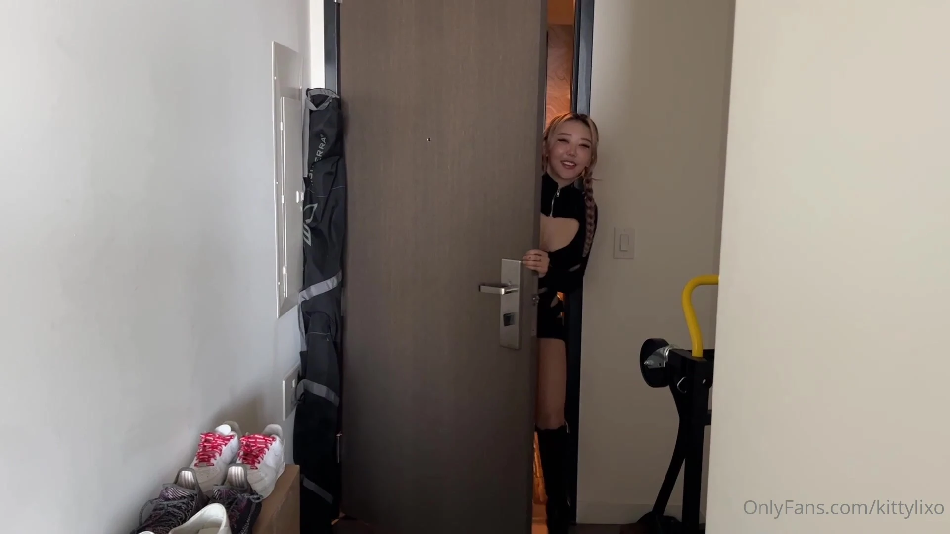 attractive slim Kittylixo nude porn leak