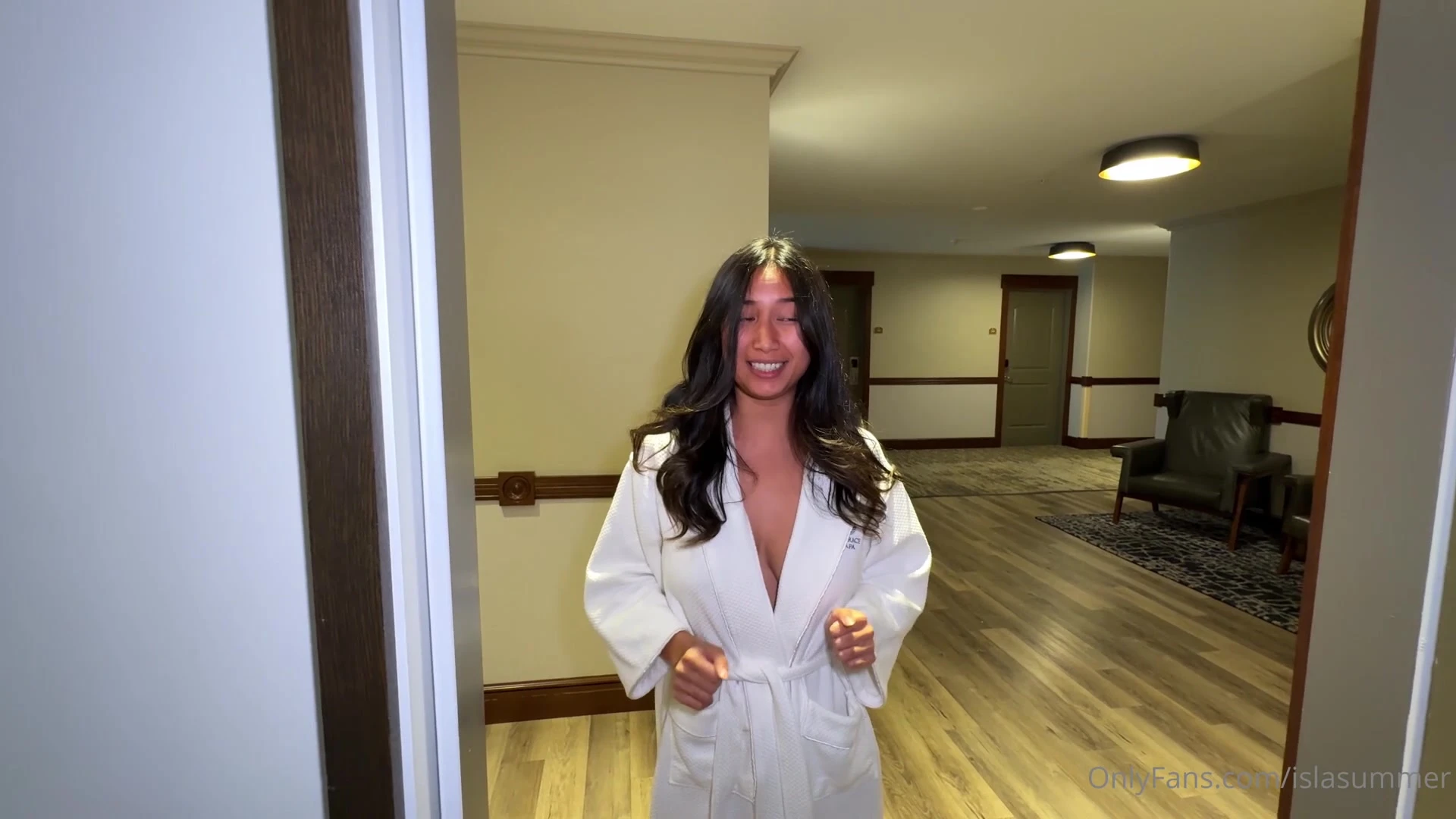 Sensational asian Isla Summer nude pic