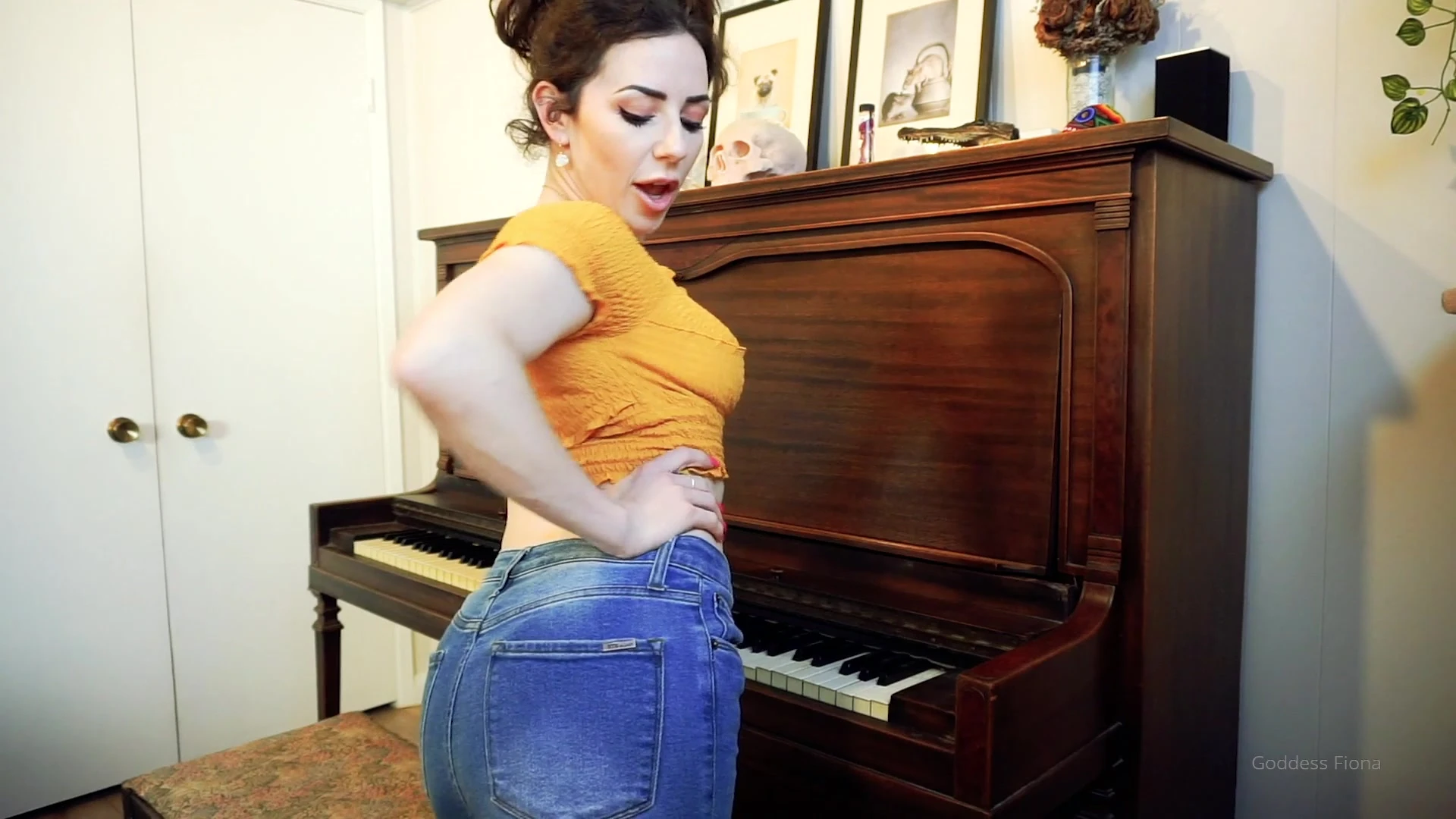 sexy Sweating slutty Mama Fiona Naked