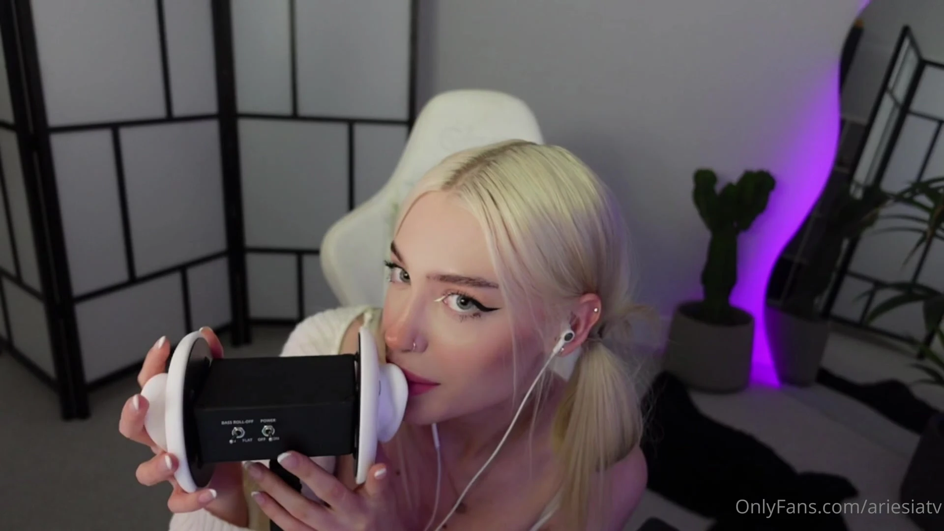 Skilled sucking big ass ari baby onlyfans nude pics