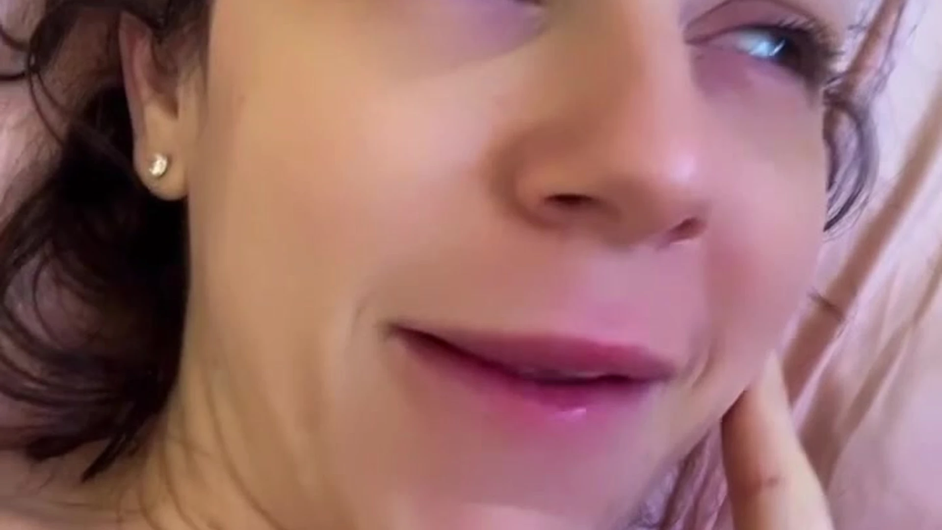 Self-assured sucking hoe Mama Fiona twitter