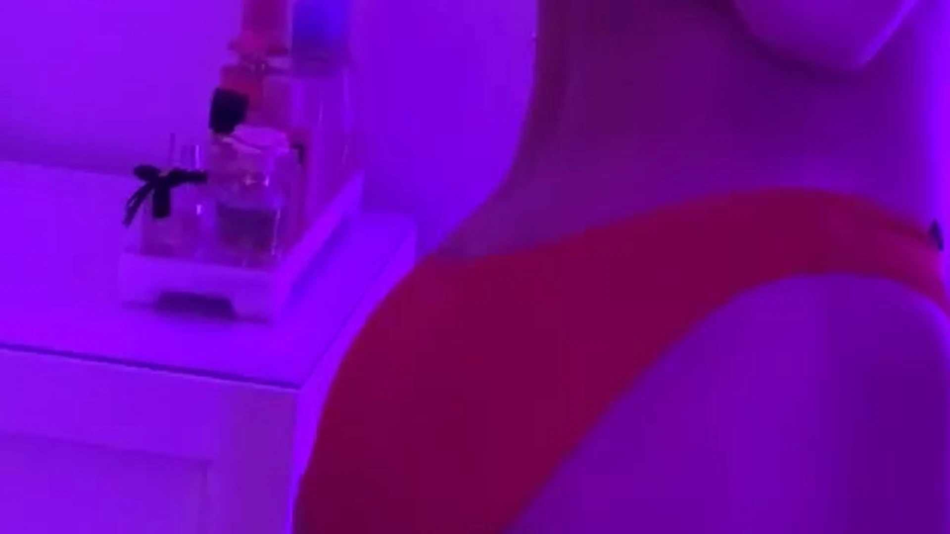 hot girl brunette Molly Eskam sexy Exposed