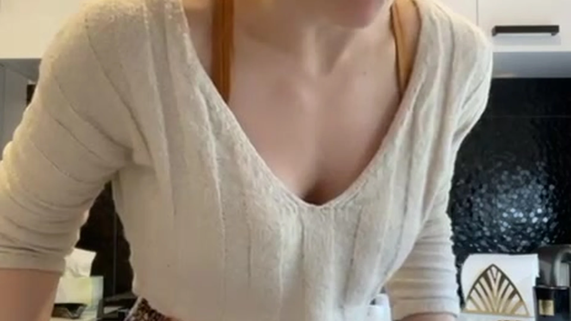 natural boobs Molly Stewart onlyfans pics