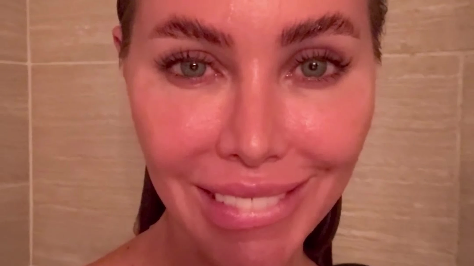 slut natural boobs Nicole Aniston tits pic