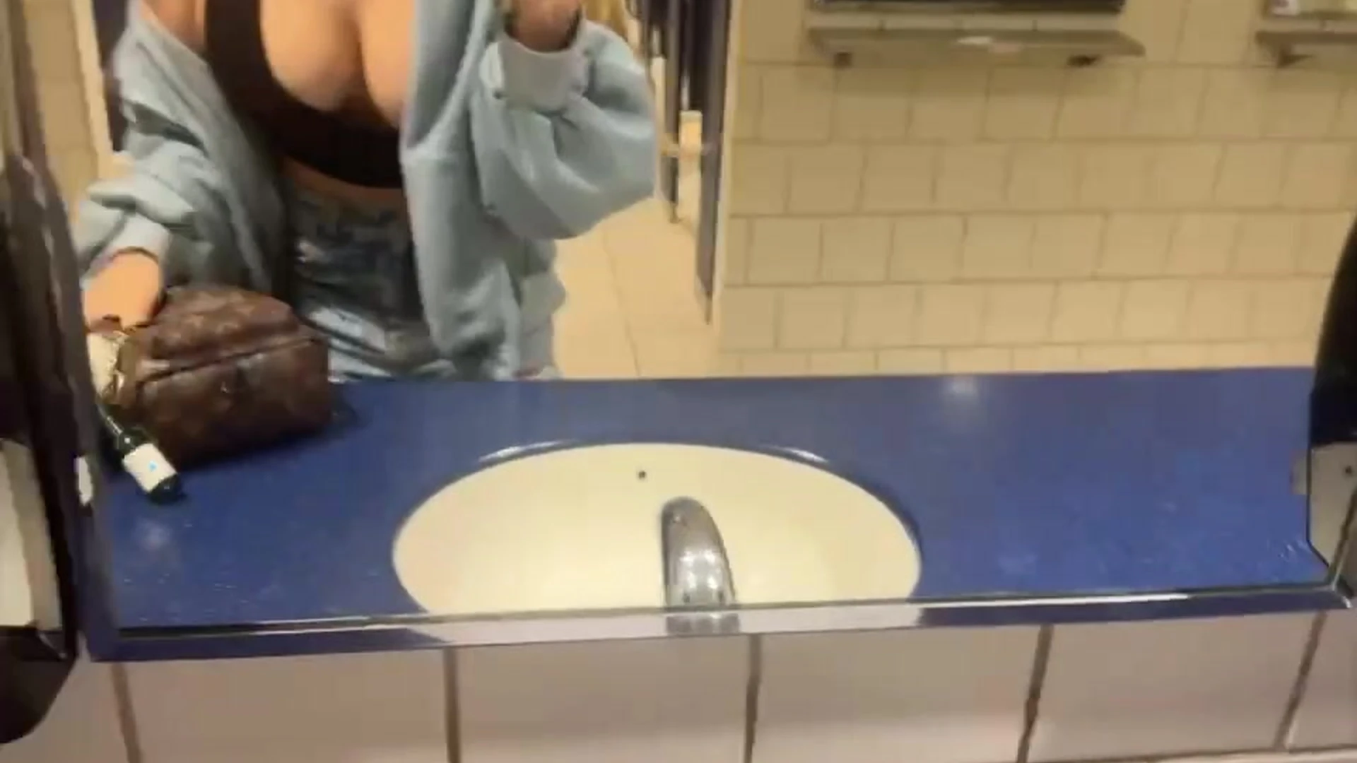 Sensational hottie natural boobs Kittylixo leaks video full