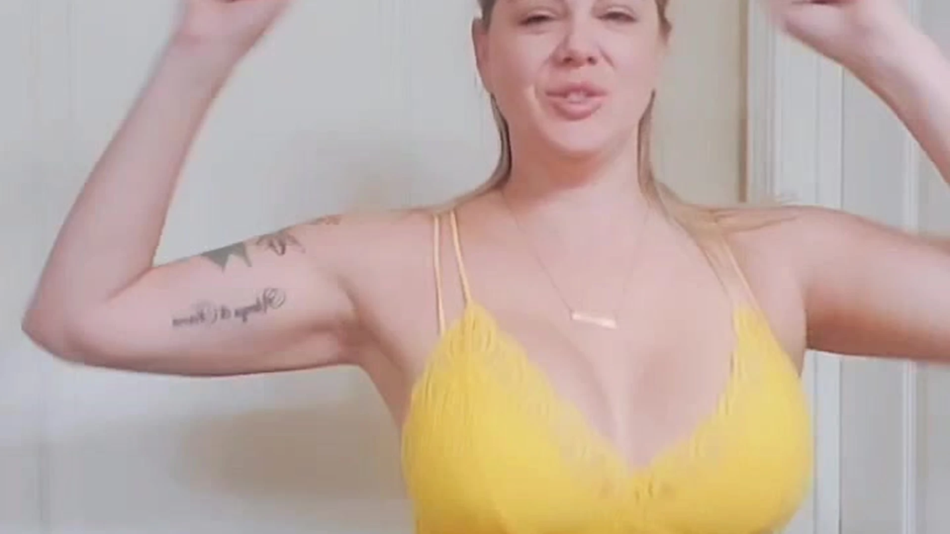 Sensational sexy Bikinibee camrip